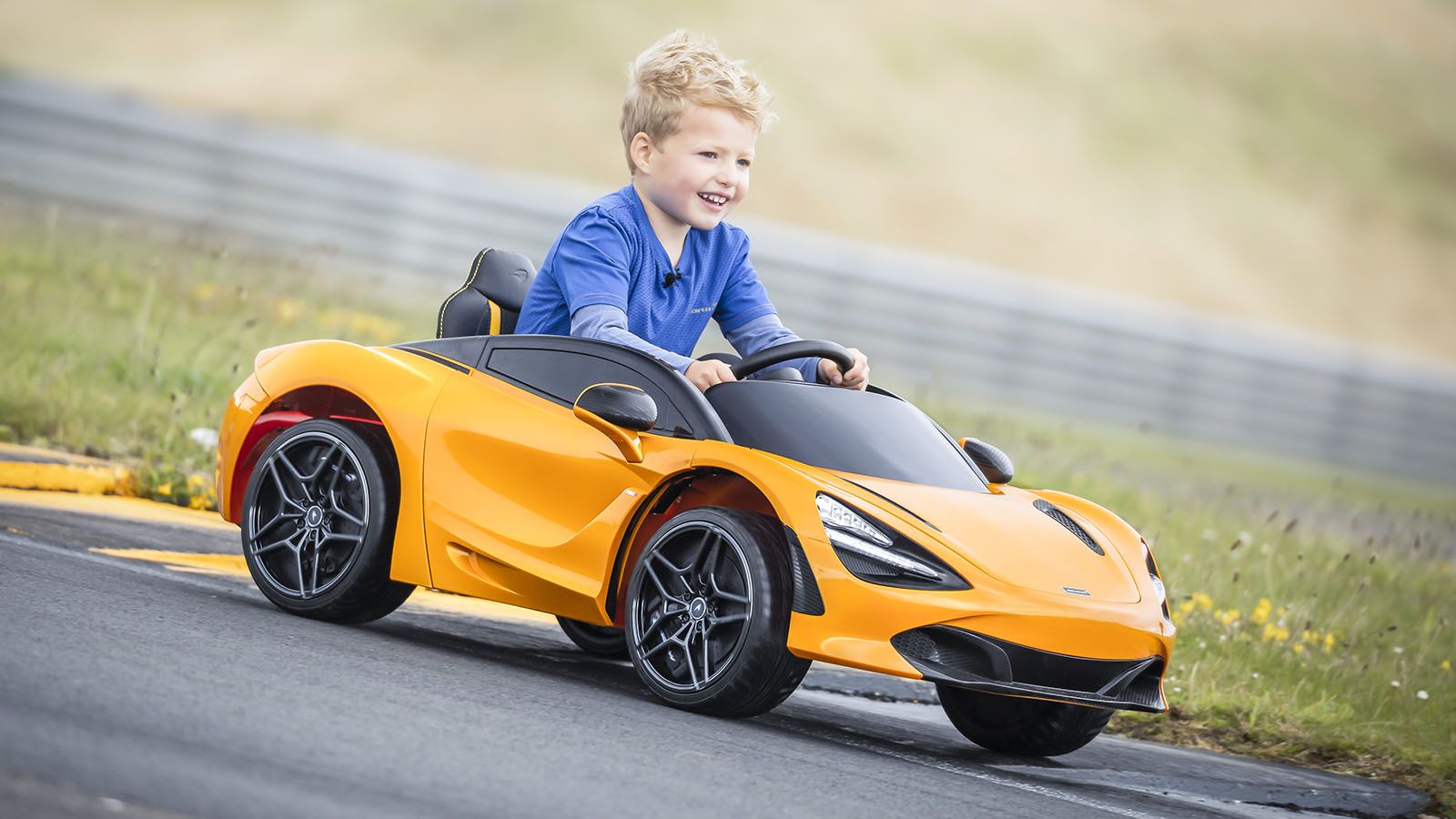 H τιμή της λιλιπούτειας McLaren ξεκινά από 315 λίρες Αγγλίας.